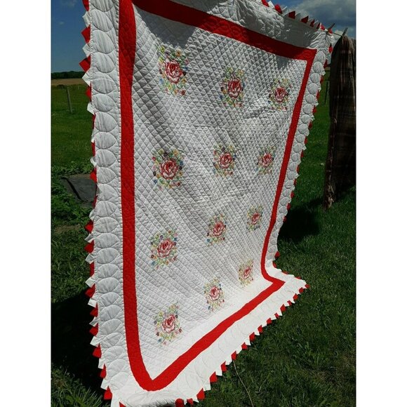 Vintage Handmade Hand Stitched Embroidered Cotton Quilt W Rose Pattern 79" x 65" - Picture 7 of 7